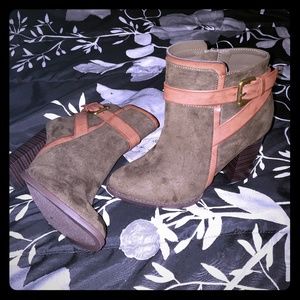 Size 8 just fab boots. Green and Cognac colored